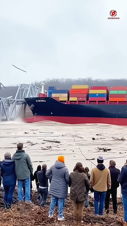 A Cargo Ship Gets Swept by a Strong River Flow and Crashes Into a Solid Bridge!