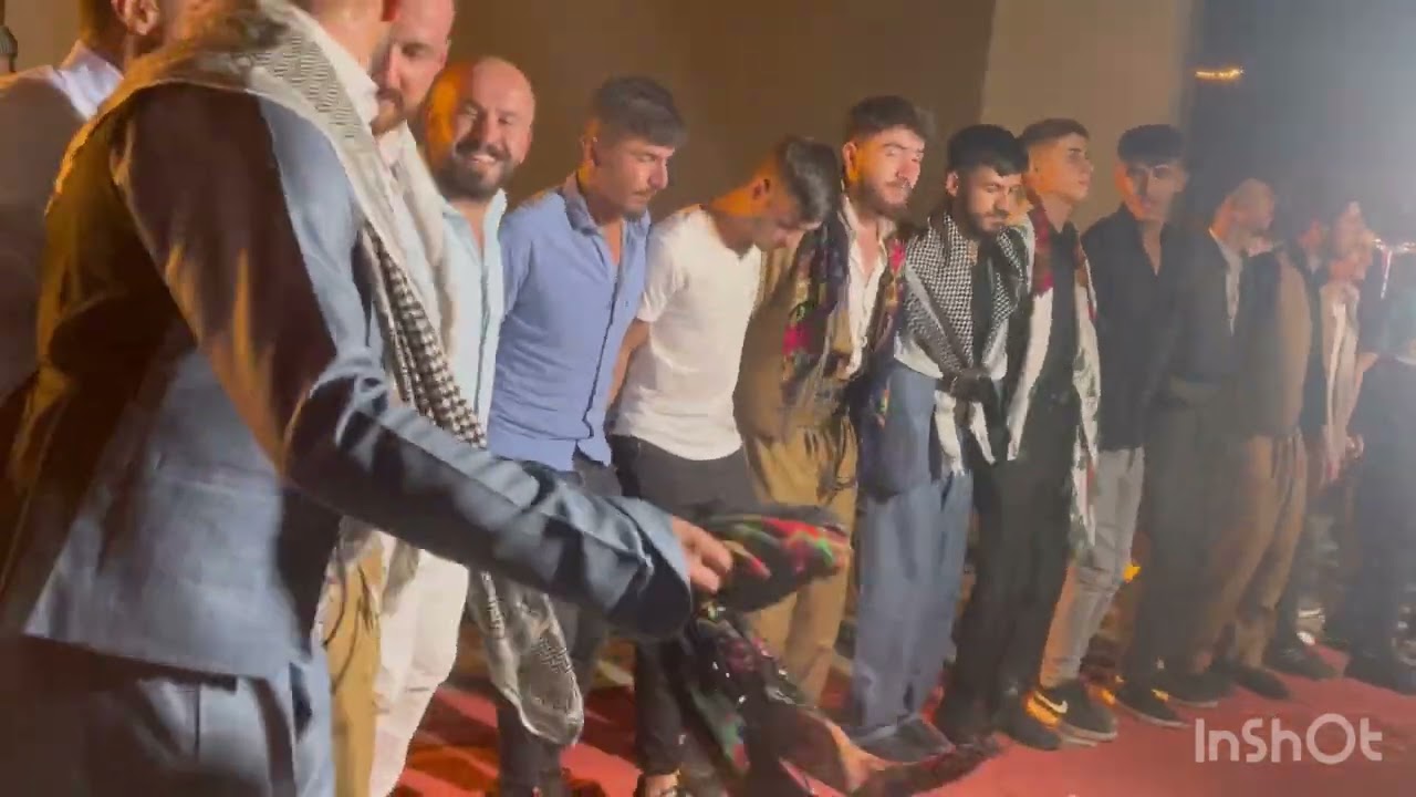 Hozan Şiyar Berwari Hakkari düğünleri (Govend Kürt Halayi)(Kurdish Wedding  marunis kayaların düğünü