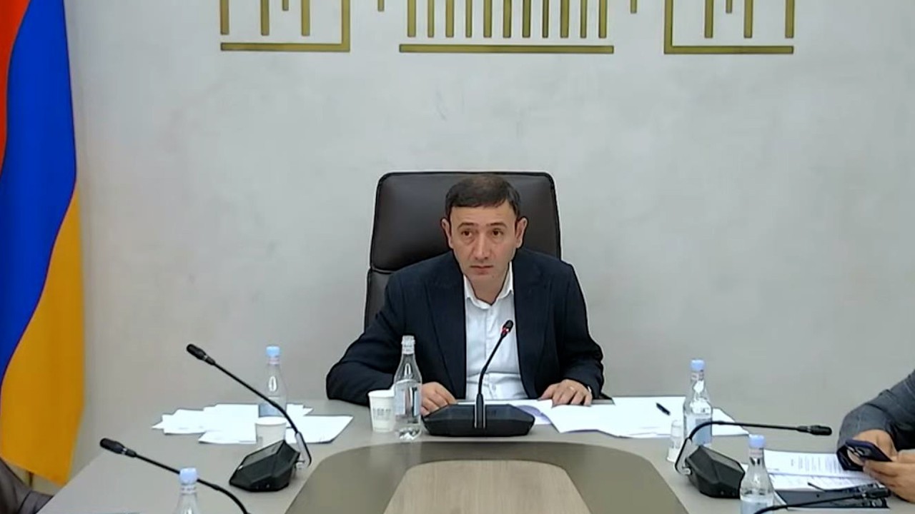 Բրյուսելում մտել եմ խանութ, տեսնեմ՝ ցելոֆանով ապրանք են վաճառում. Թունյան