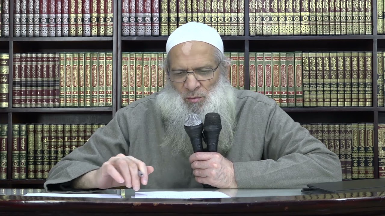 من حقوقه صلى الله عليه وآله وسلم   الصلاة عليه صلى الله وسلم وبارك عليه، تكلم عن هذا الحق