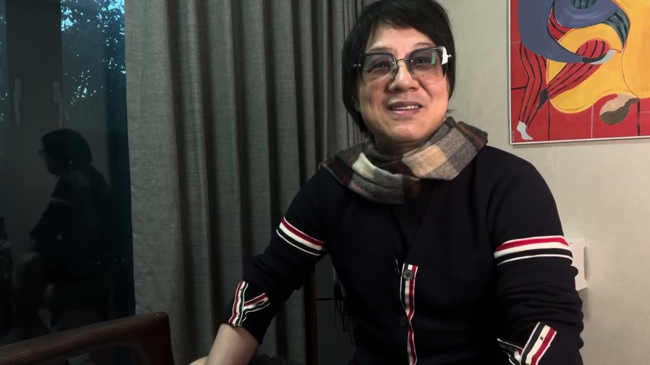 两会现场惊现各种小纸条，四个内容有点炸：王完蛋；包退休，克强活，小胡回