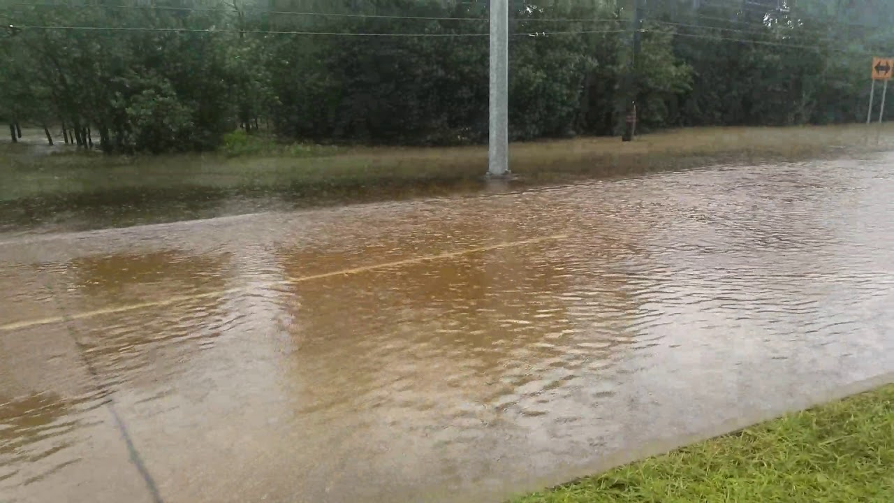 Gran inundacion en Houston El parque Bear Creek a causa de el huracán