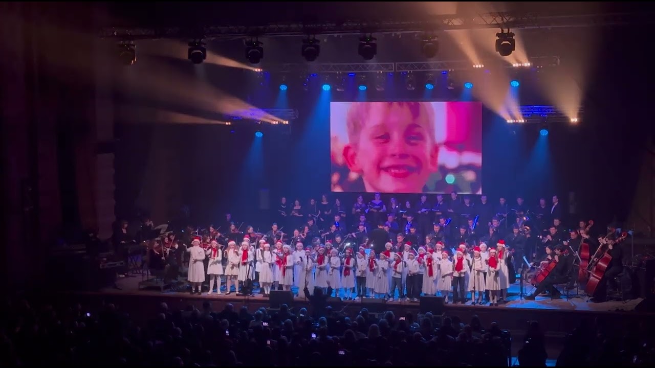 Ковтун Олександра-виступ з хором на ювілейном концерті Андрія Чорного 28.12.2025р