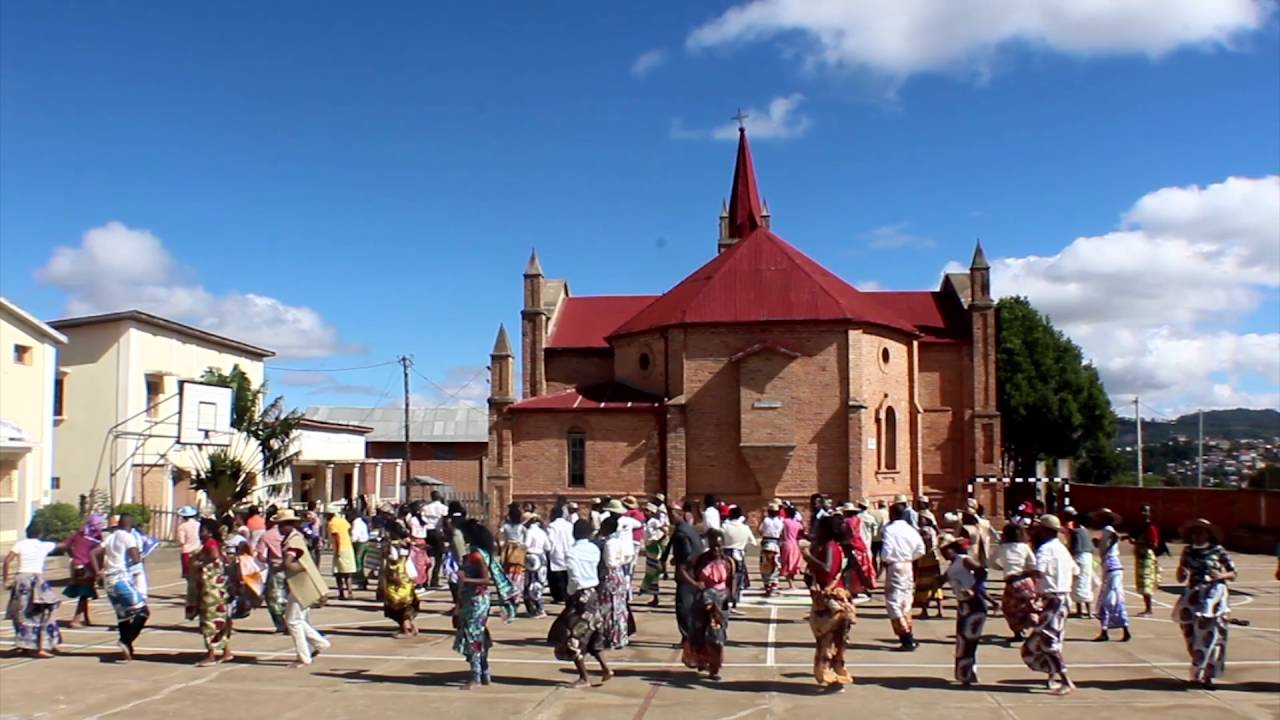 ACUF (Aumonerie Catholique Universitaire de Fianarantsoa) - Herin'ny Fitiavana Clip Officiel 2016