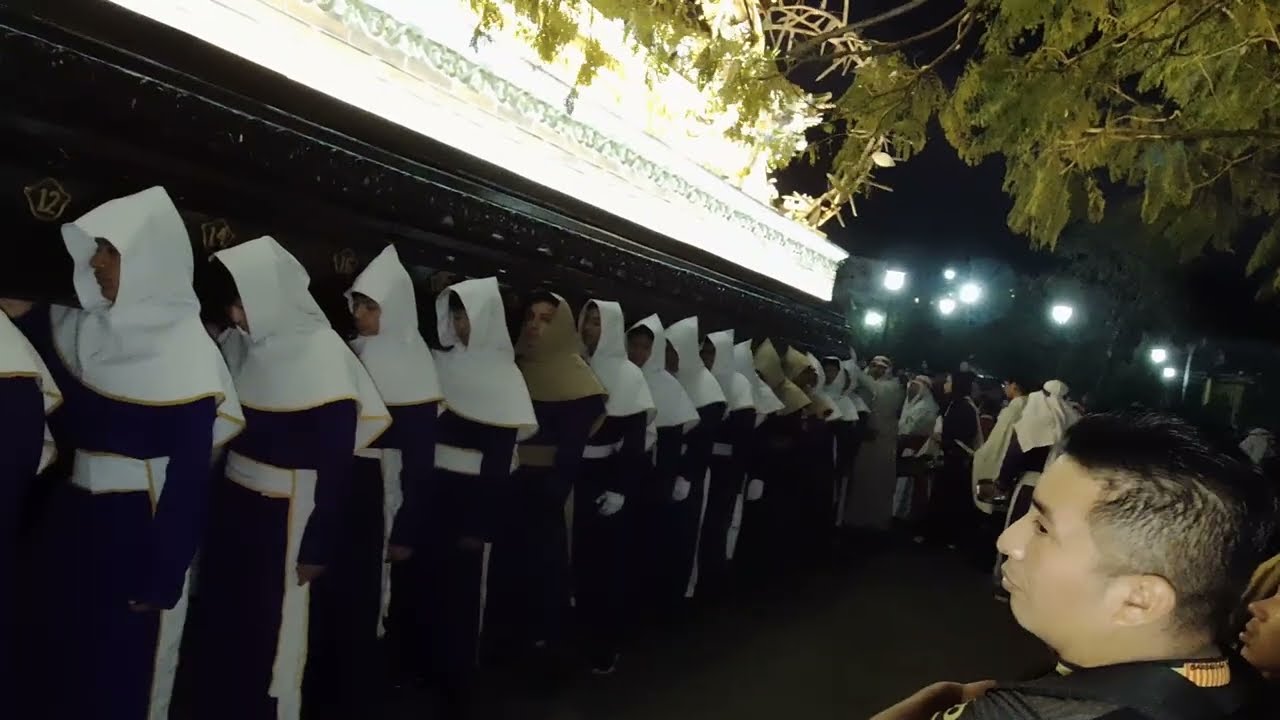 Procesión del Primer Viernes de Cuaresma – Música, incienso y devoción en Alotenango, Guatemala