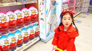 Sedikit Boram berpura-pura bermain dengan mainan