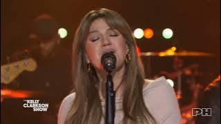 Kelly Clarkson - Follow Your Arrow (Cover Kacey Musgraves) (Live on The Kelly Clarkson Show)