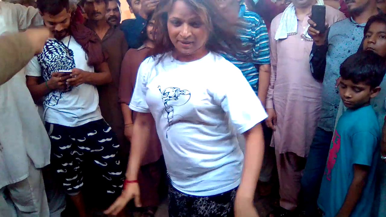 Allah Rakha cook Sagar the bus station - YouTube