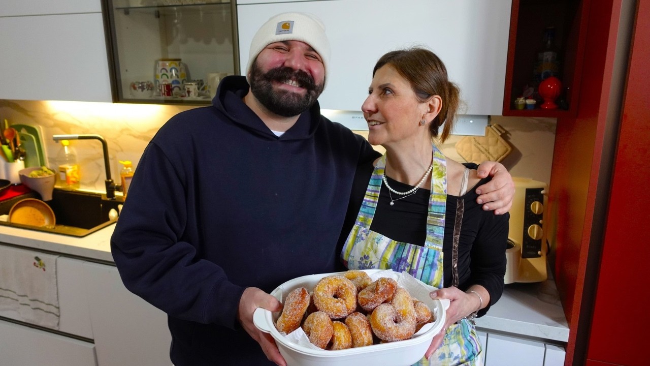 CUCINO con MIA MAMMA e faccio i dispetti