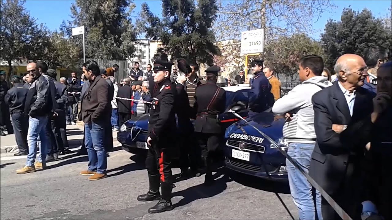 Sparatoria davanti al tribunale