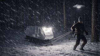 5-minute survival shelter. Bushcraft sled built. Scary night in the woods