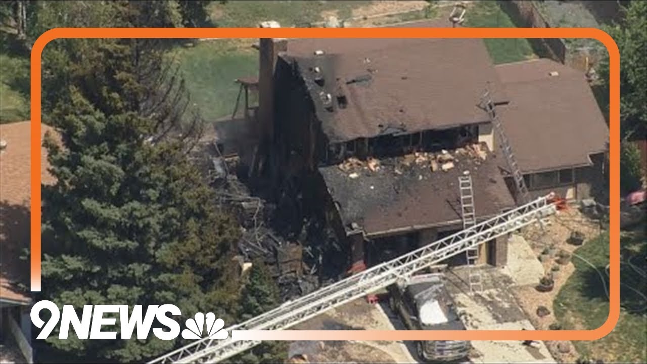 RAW: Fire burns 2 homes in Arvada - YouTube