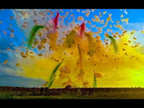 Video Amazing Daytime Fireworks in Italy