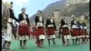 Video thumbnail of "Feste e madhe ka sot shqiperia.wmv"