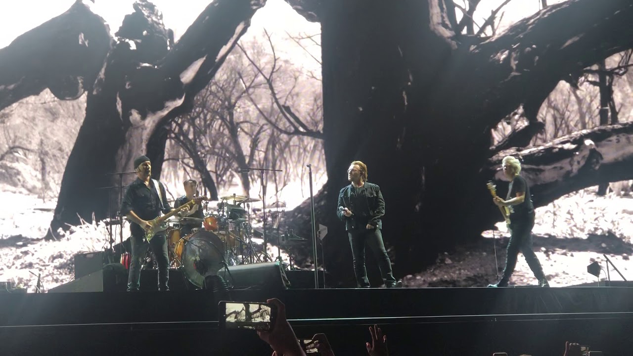 U2 - I Still Haven't Found What I'm Looking For (Live in Singapore