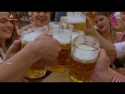 Фестиваль пива "Октоберфест" проходит в Мюнхене