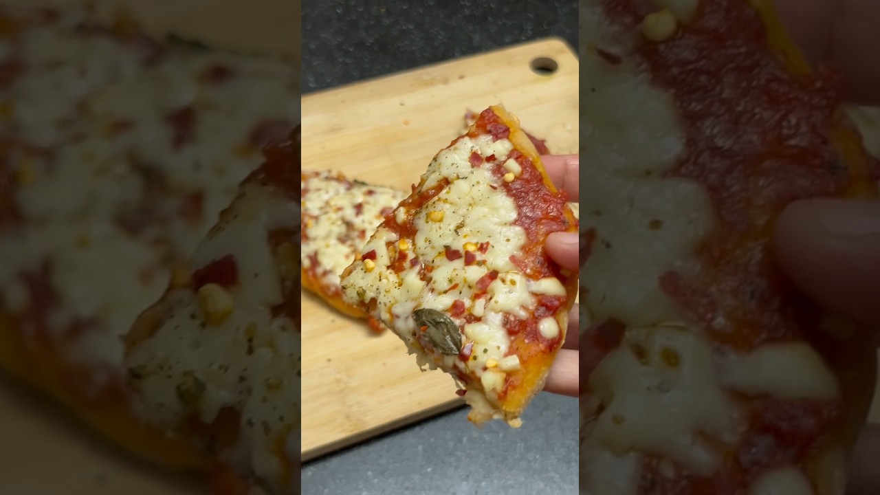 Homemade Pizza With Whole Wheat Pizza Base & Homemade Pizza Sause..Happy Kids Happy You☺️