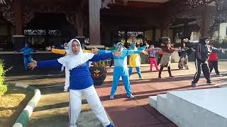 Senam Bugar Lansia Indonesia 2 Pendinginan Di Pendopo Bupati