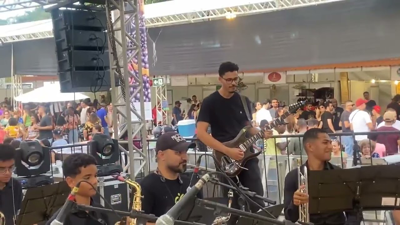 Theme Kiss of Blood-Jazz Band Entre Amigos