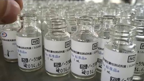 PLM A penicillin bottle labeling machine with turntable