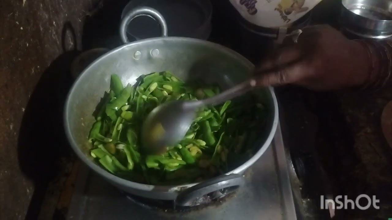Beans and tomato curry with 3 ingredients 