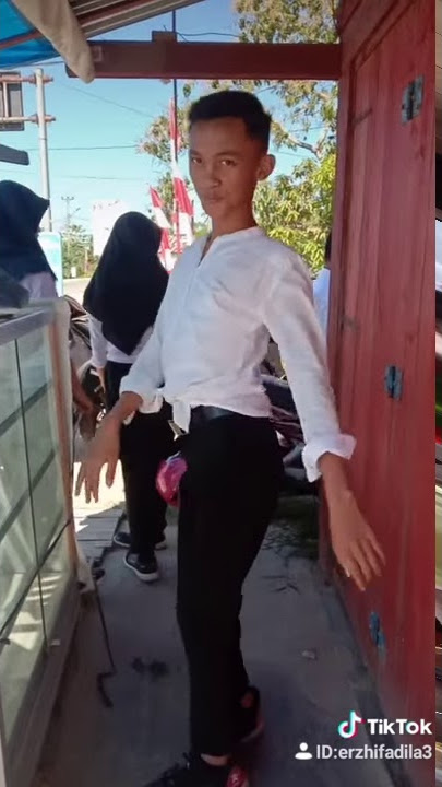 Viral..seorang waria joget heboh.