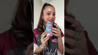 Emilia Mernes Probando Osinas Y Snack Japoneses