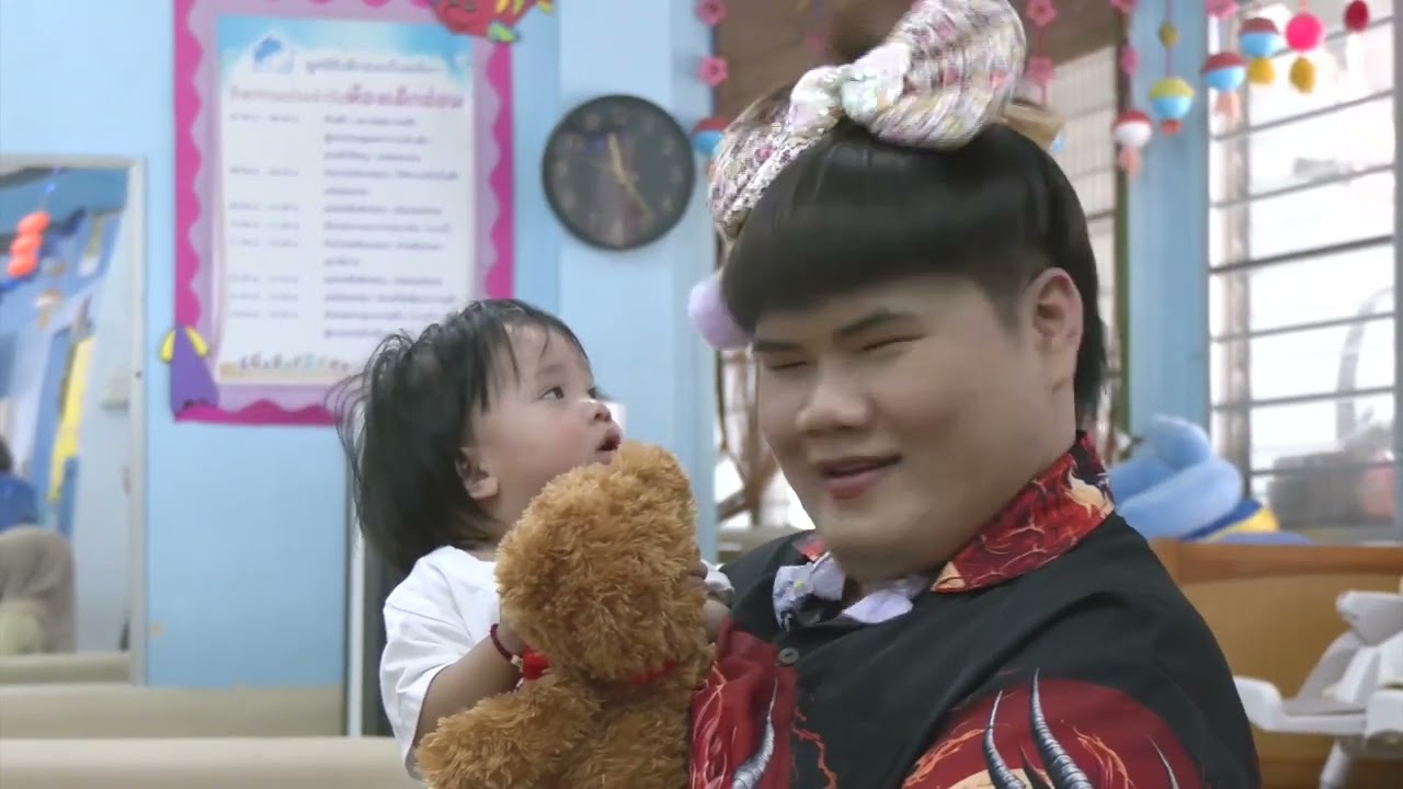 เฮฮาหน้ากอง : แอร์ ภัณฑิลา ส่งมอบความสุขถึงมือน้องๆ “มูลนิธิเด็กกอ่อนในสลัมฯ”