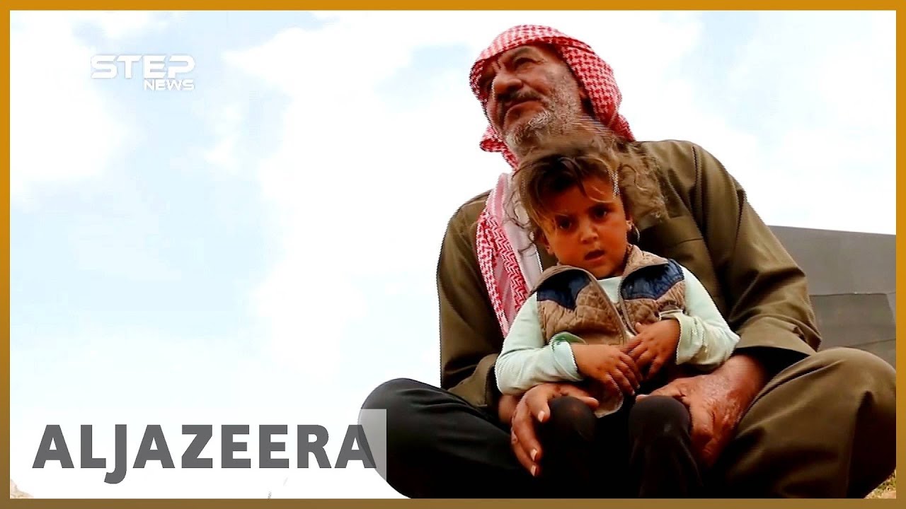هجوم إدلب وحماة: آلاف يفرون من قصف الحكومة | الجزيرة الإنجليزية