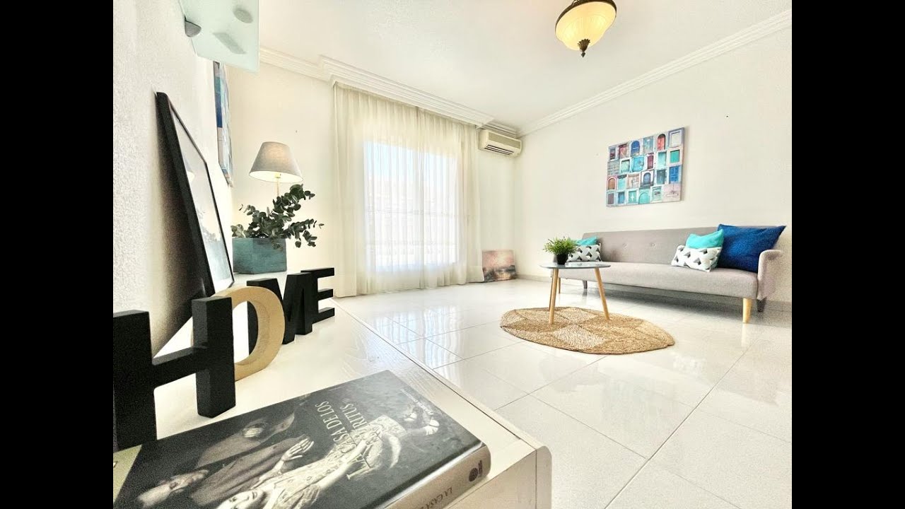 Casa muy grande sobre pilares en venta en San Pedro del Pinatar con garaje y jardín