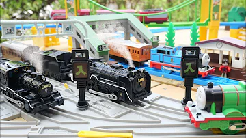 Plarail SL with steam gushing out ☆ Auto switching course where Thomas the Tank Engine runs