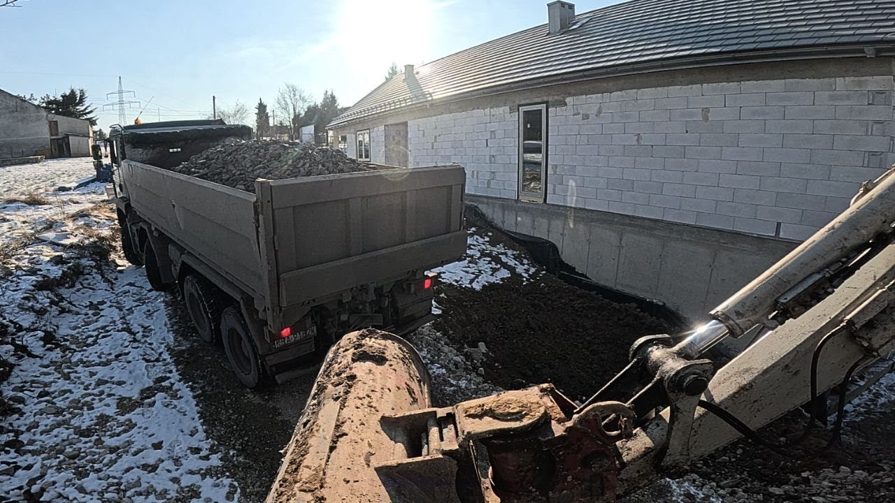 Kacperek pogrzebany w szambie | montujemy zbiorniki  | S02E10 #zycienabudowie