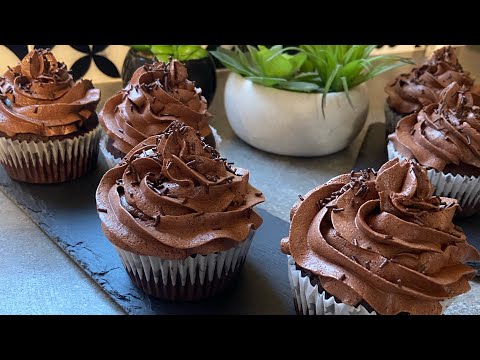 Vidéo: Comment Faire Des Cupcakes Végétariens à La Crème Au Chocolat