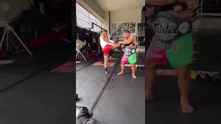Perfecting Roundhouse Kicks - Muay Thai Training with Trainer Gae