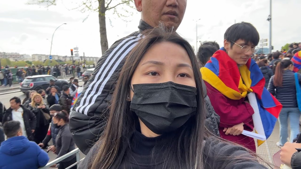 Thousands of Tibetans have risen up in Paris 