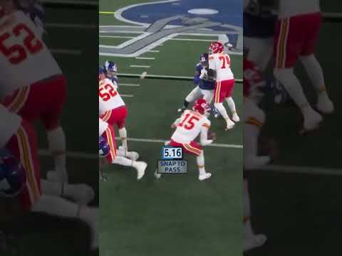 Cris Collinsworth is LOVING this Mahomes scramble 😅