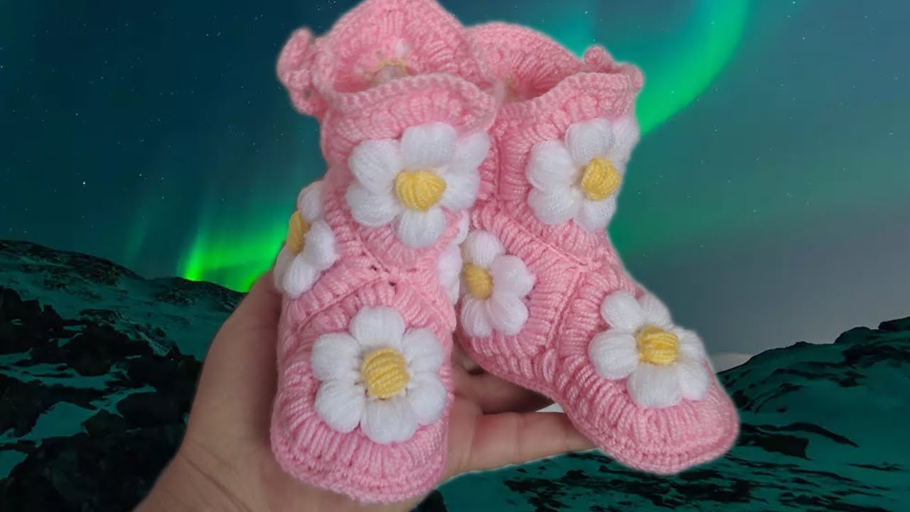 Тапочки сапожки крючком на девочку от 0 до 1 года. How to crochet home slippers, boots. Мастер класс