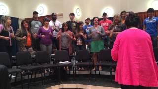 Coro Entrevoces sings El Mansiero