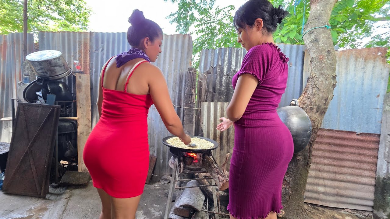 😲🔴Las chicas tostando maíz 🌽/CHICAS SALVADOREÑAS 🇸🇻