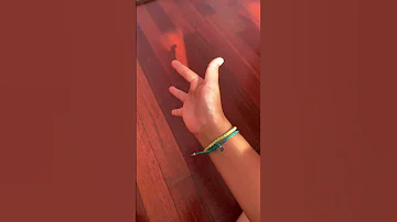Boo (hand trick) || Naziha And Nuha Play Time