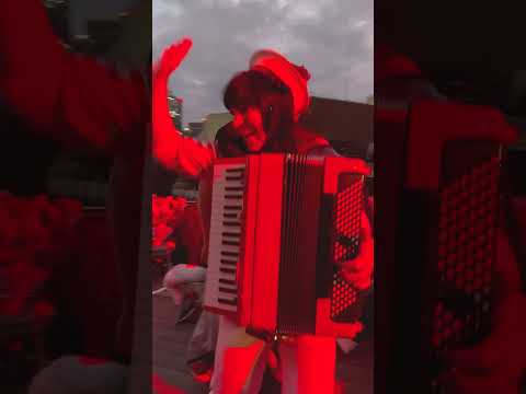 雞雞 in 雪梨｜雪梨藝術季 IL TABARRO