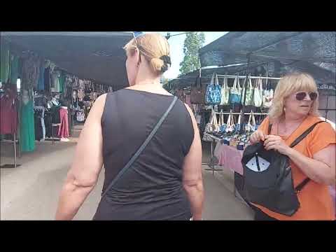 Wandel mee over de Markt in Malgrat de Mar Spanje. hqdefault