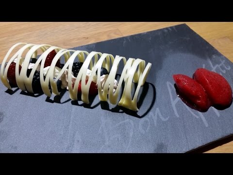 dessert-de-fêtes:-dôme-en-chocolat,-mousse-de-fruits---healthy-meal-recette