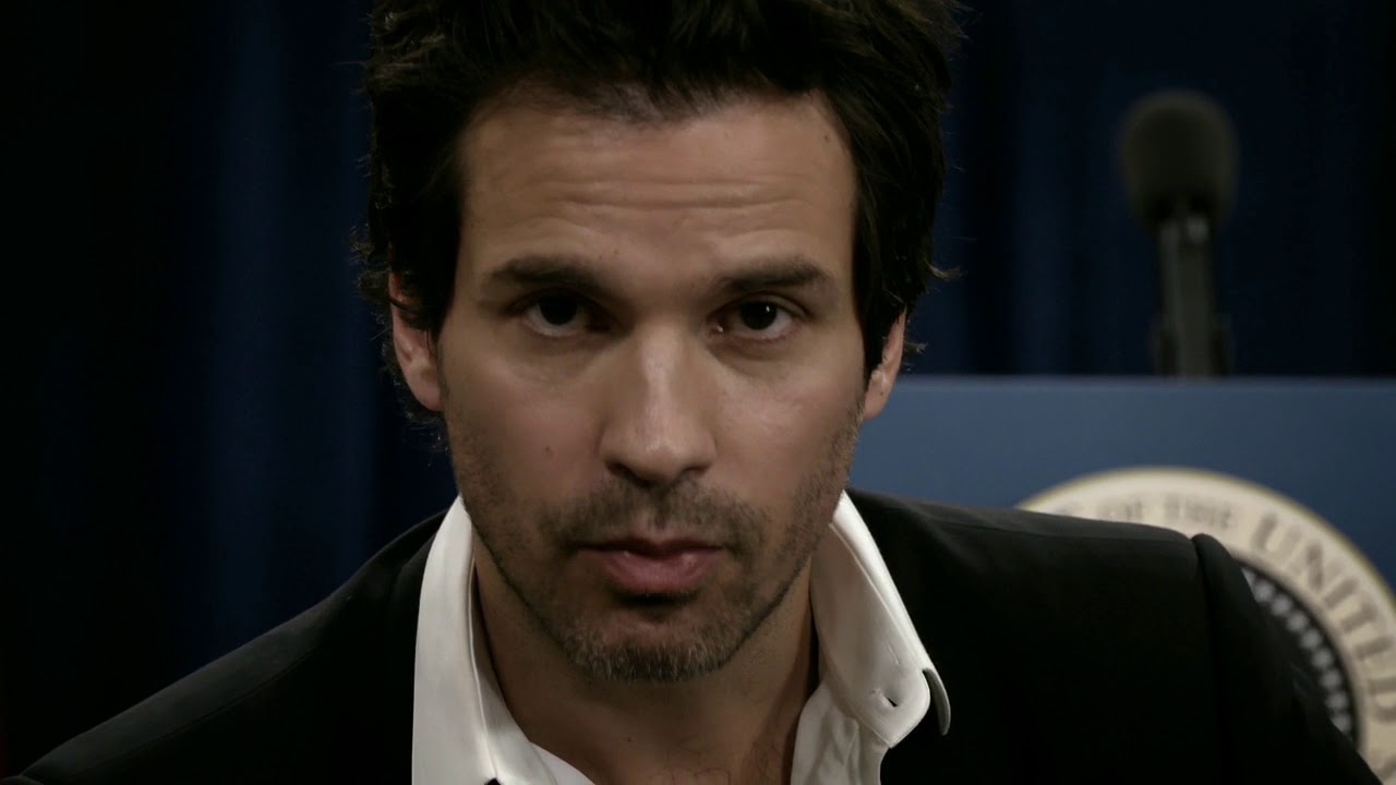 SANTIAGO CABRERA is darius