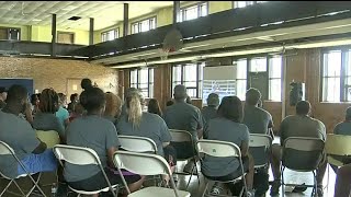 Flint's Claressa Shields on to Olympic boxing semifinals