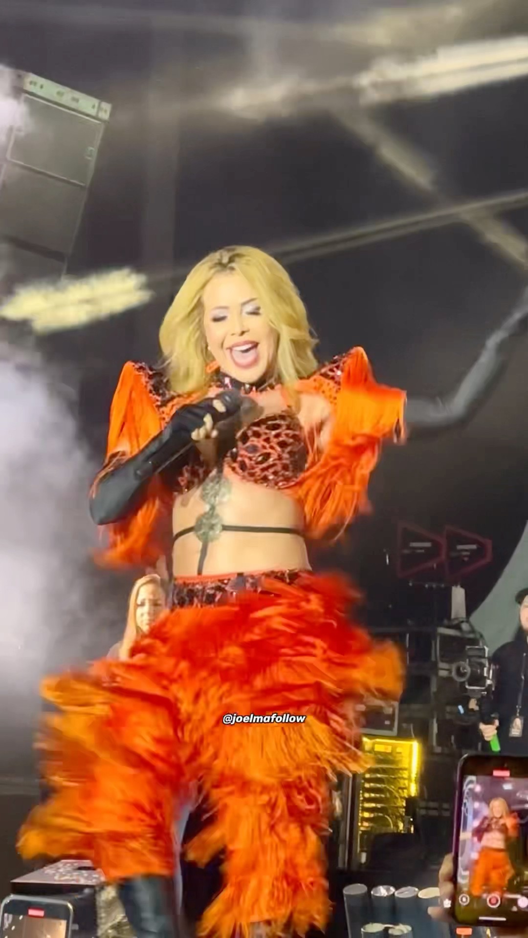 Joelma dançando de forma lindinha