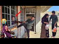 Conflictingemotions:Asghar’slove forZeinaband the children,and his concern regardinghis second wife.