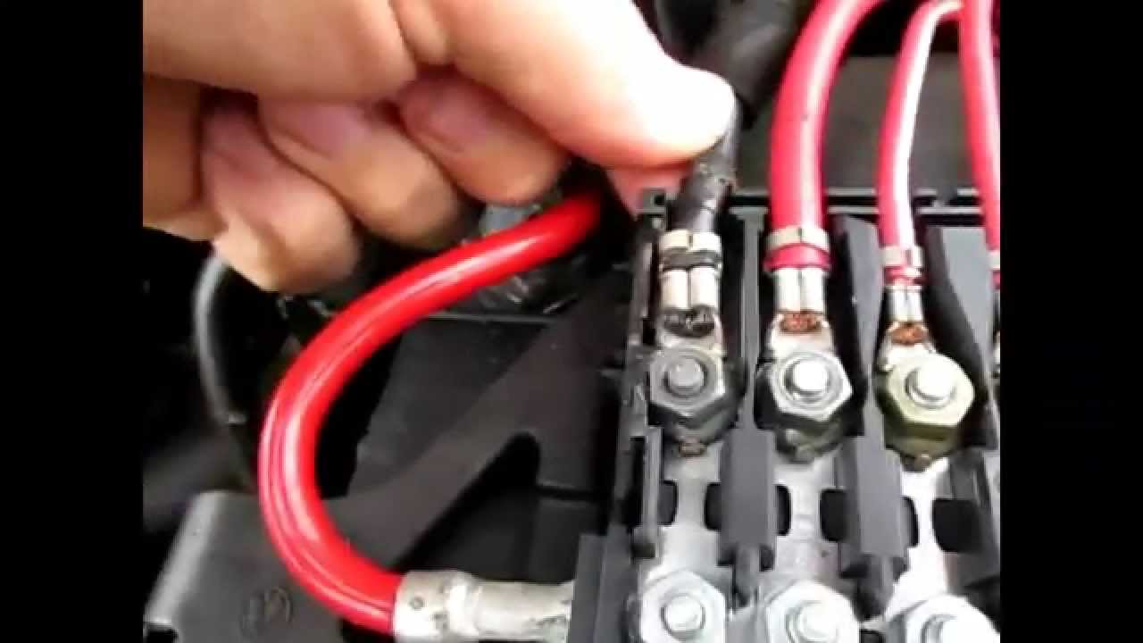 3. Škoda octavia 1,6 75 kw 2003 - přechodový odpor na svorkovnici u baterie  - YouTube