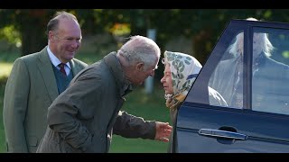 Elizabeth II aperçue au volant d'une voiture, des images rassurant sur son état de santé