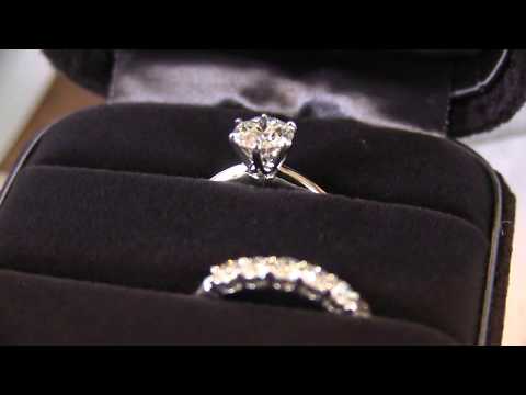 tiffany-&-co-engagement-ring-1.09ct-vs1-unboxing-(by-husband)